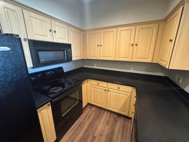 Building Photo - 2 Bedroom - 2 Bath - Garage - 940 Sq. Ft. Condo Tempe Town Lake Condos