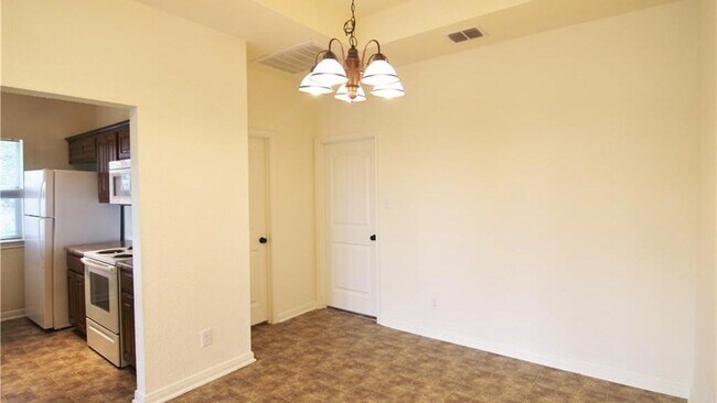 Building Photo - 1270 Hillcrest Dr