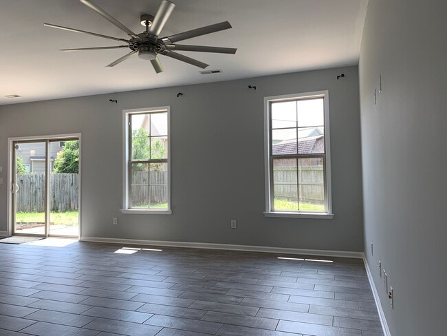 Building Photo - Luxurious Garner Home, Fenced Yard, Commun...