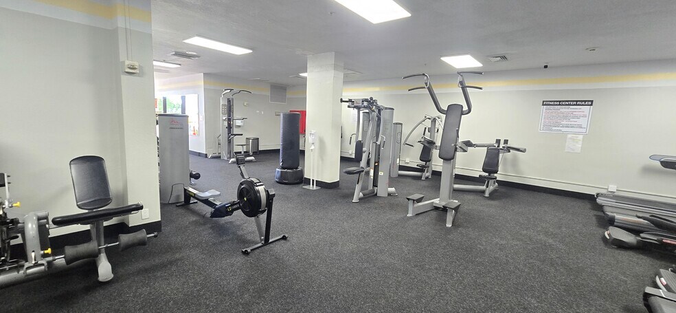 Building Photo - 400 Kings Point Dr