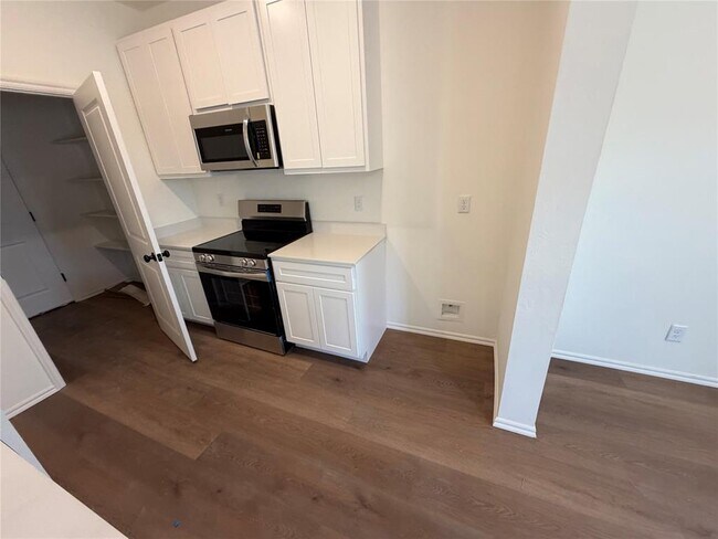 Building Photo - 303 Aaran Way