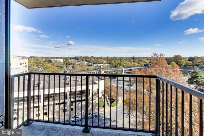 Building Photo - 4 Monroe St