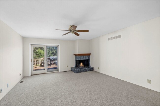 Building Photo - 1109 Brittany Pkwy
