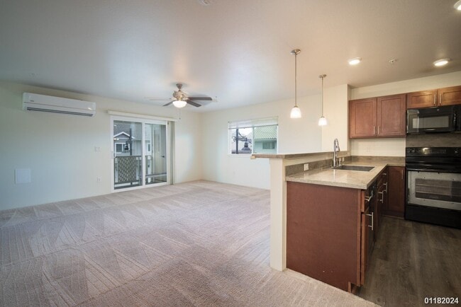 Building Photo - 3bd/2.5ba condo with 2 assigned parking sp...