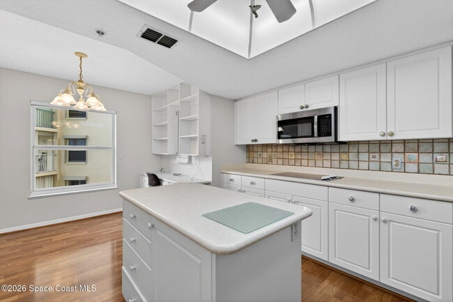 Building Photo - 102 Riverside Dr