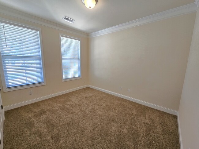 Building Photo - 558 Castleby Dr
