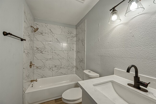 Building Photo - 8623 Valley Forest Dr
