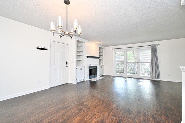 Building Photo - 3021 Stratford Ct