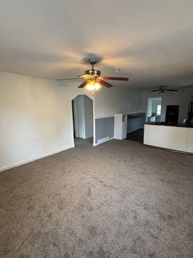 Building Photo - Spacious 3 Bedroom Home in South Council B...