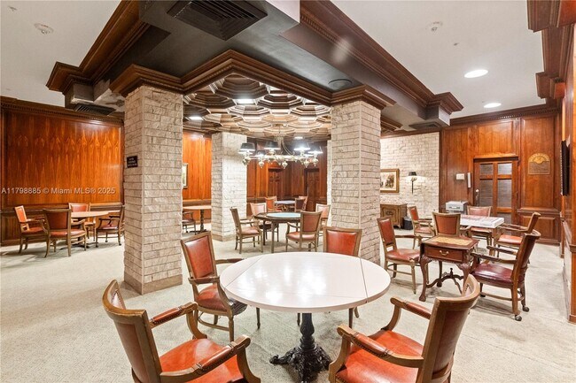Building Photo - 6039 Collins Ave