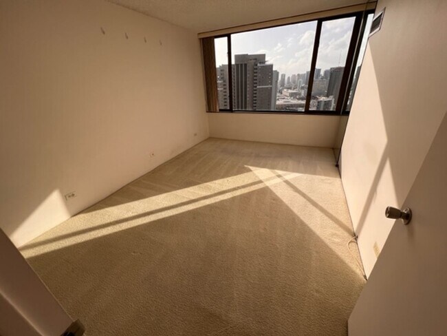 Building Photo - 411 Hobron Ln