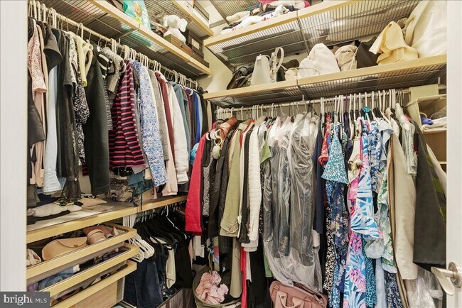 Building Photo - 1418 N Rhodes St