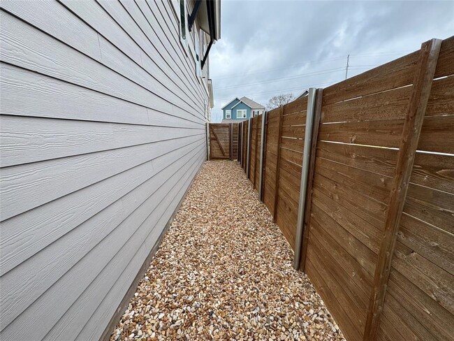 Building Photo - 3000 Chisholm Trail Rd