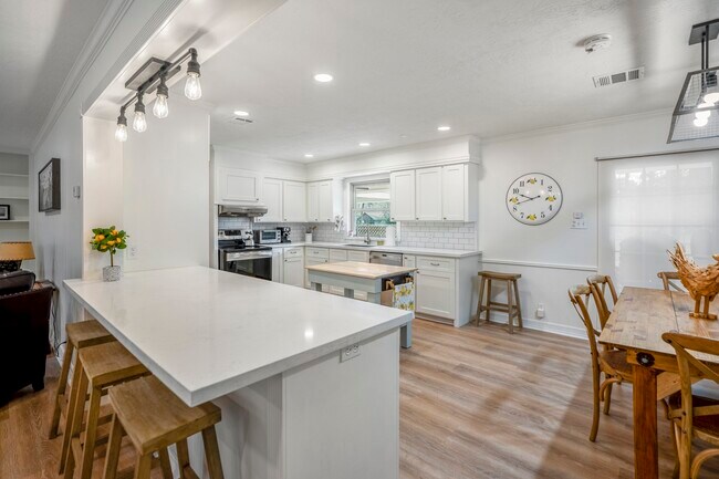 Building Photo - 15347 Conroe Dr
