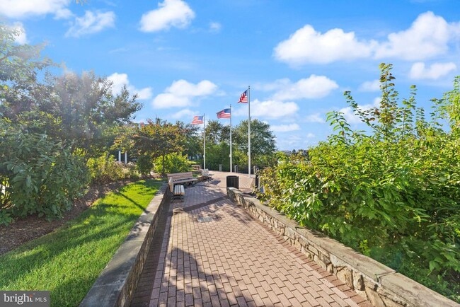 Building Photo - 44210 Shady Glen Terrace