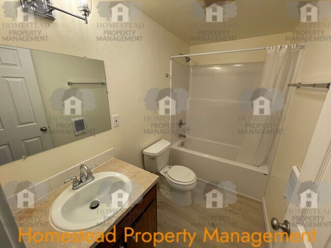 Building Photo - 672