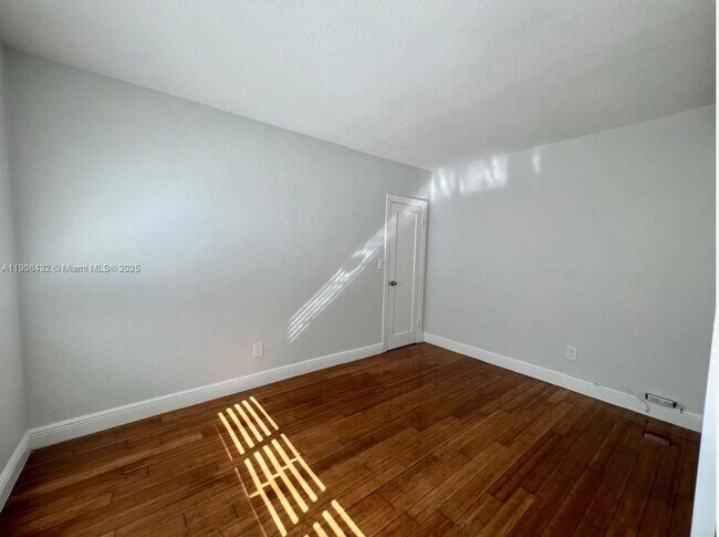 Building Photo - 7315 Carlyle Ave