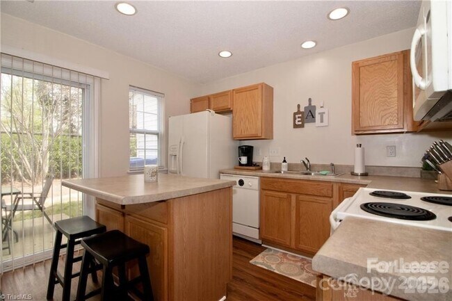 Building Photo - 137 Lynch Cir