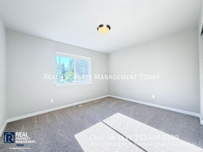 Building Photo - 16156 8th Ave E