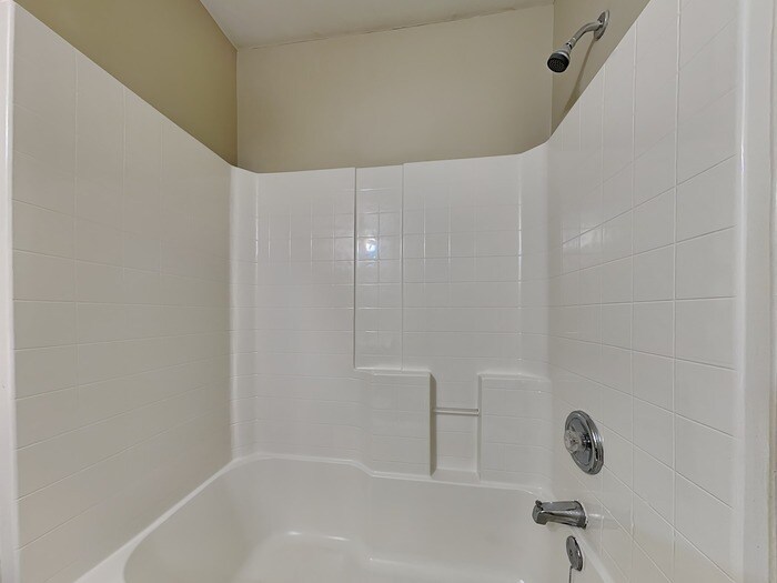 Building Photo - 2312 Juniper Dr