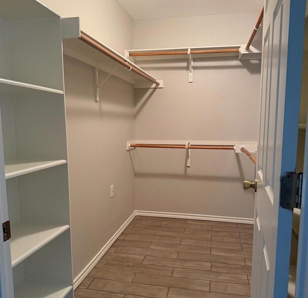 Building Photo - 414 Summit Ridge Dr N