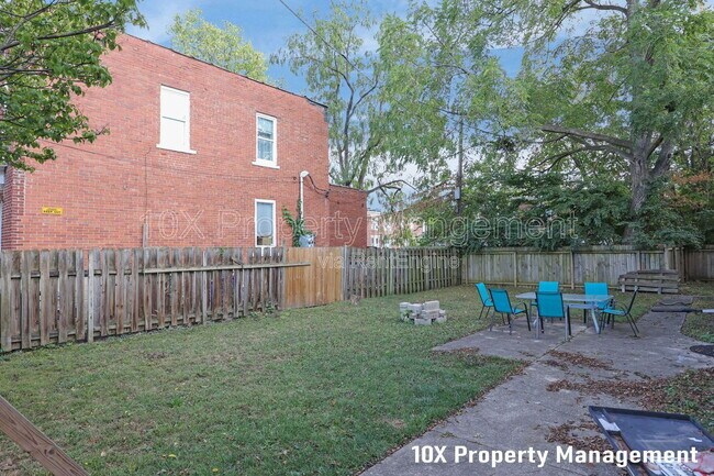 Building Photo - 382 Carpenter St