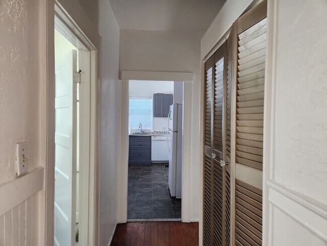 Building Photo - 2923-2925 Martin Luther King Jr. Way