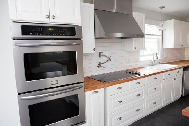 Building Photo - 43 Beacon St