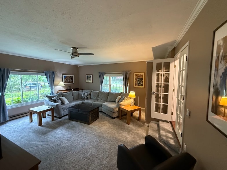 Building Photo - 3329 Maple Dr