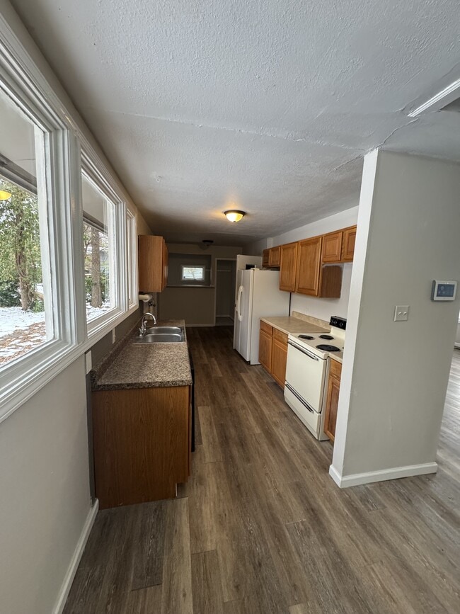 Building Photo - 1313 SW Clontarf St