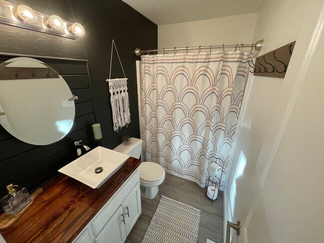 Guest Bath - 2131 S Colgate Ave