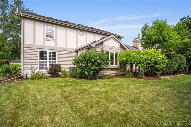 Building Photo - 2802 Wedgewood Dr