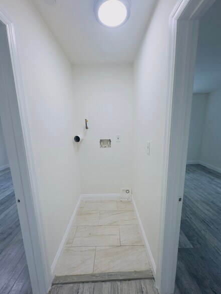 Building Photo - 2436 E 115th Pl