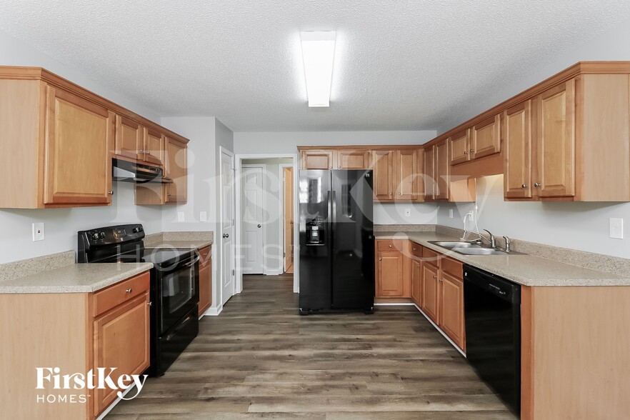 Building Photo - 444 Birchwood Dr