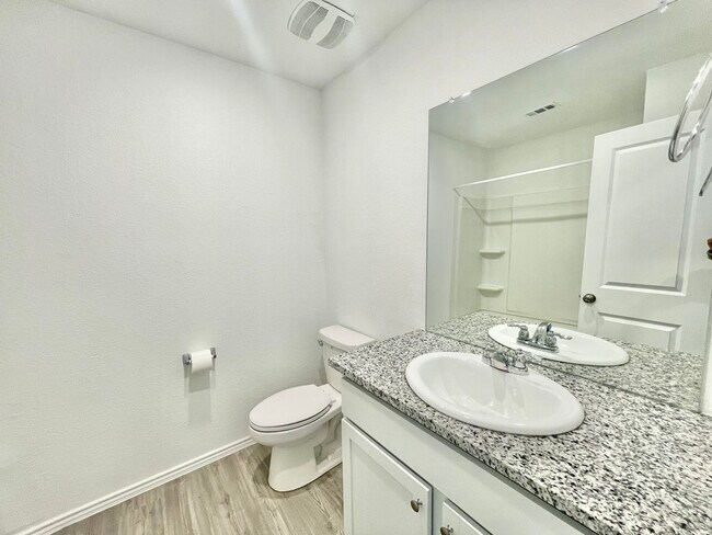 Building Photo - Beautiful 1 Story Home!