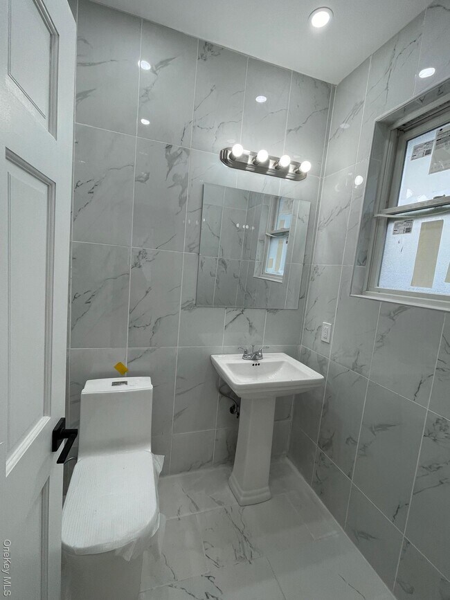 Building Photo - 136 Park Ave