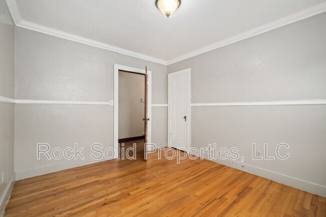 Building Photo - 316 E 20th St