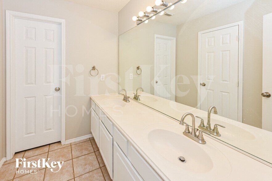 Building Photo - 3302 Thorpeshire Ct