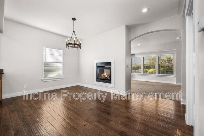 Building Photo - 2071 W Crescent Row
