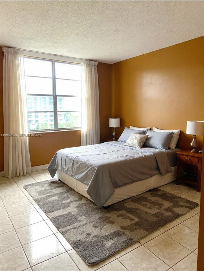 Building Photo - 2025 NE 164th St