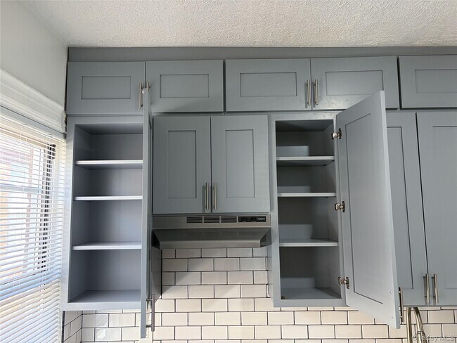 Building Photo - 2863 Coddington Ave