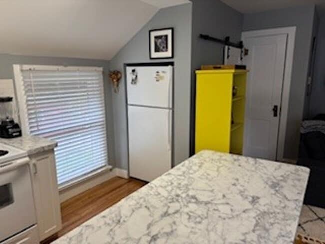 Building Photo - Beautiful, Spacious Studio – Fully Remodel...