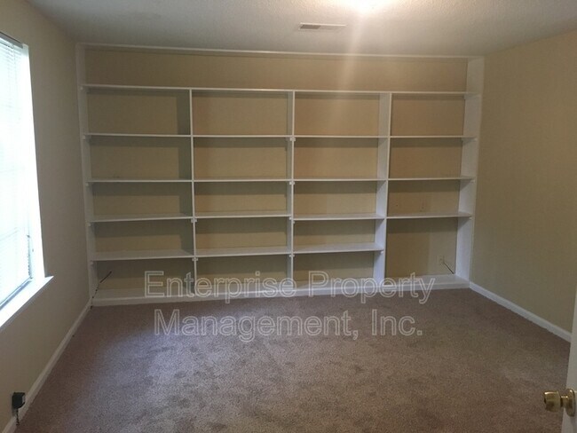 Building Photo - 7019 Shadow Oaks Dr