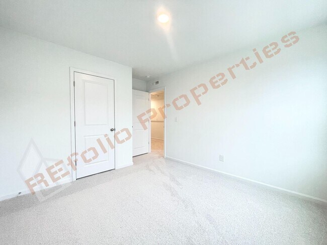 Building Photo - Brand New 3 Story, 4 bedroom, 3.5 bathroom Townhome Featuring a 1st floor Guest Suite, 2 Car Gara...