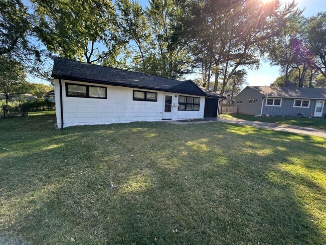 Primary Photo - 4 bed 1 bath