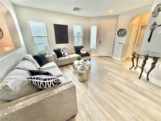 Building Photo - 399 Center Green Dr