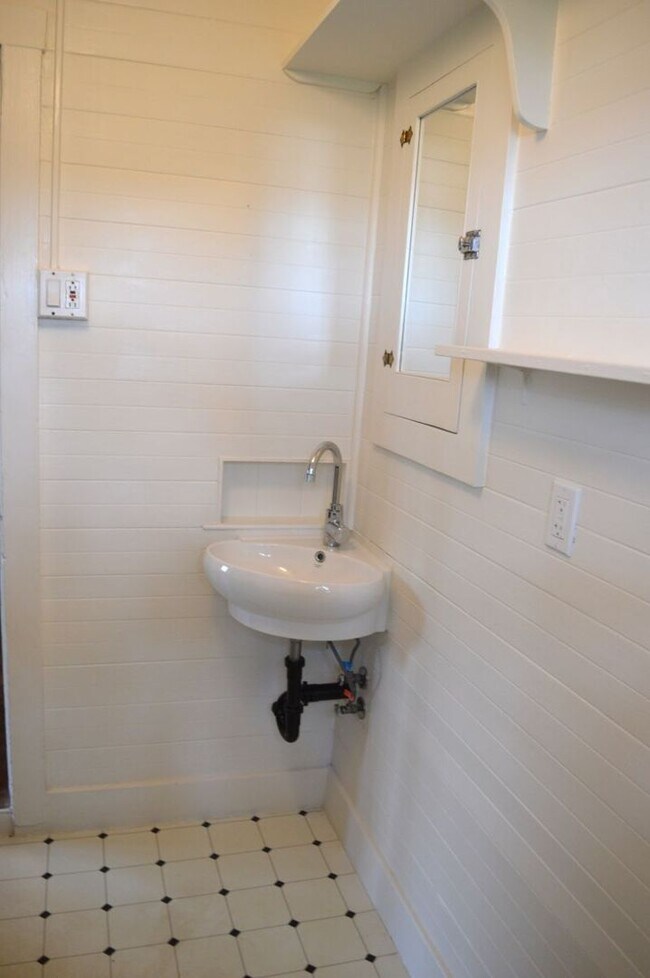 Building Photo - SanCarlos141