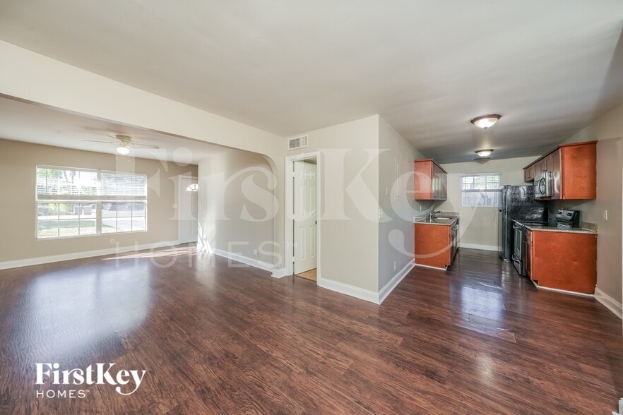 Building Photo - 5227 Adams Rd