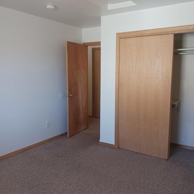 Building Photo - 805 E Riggs St