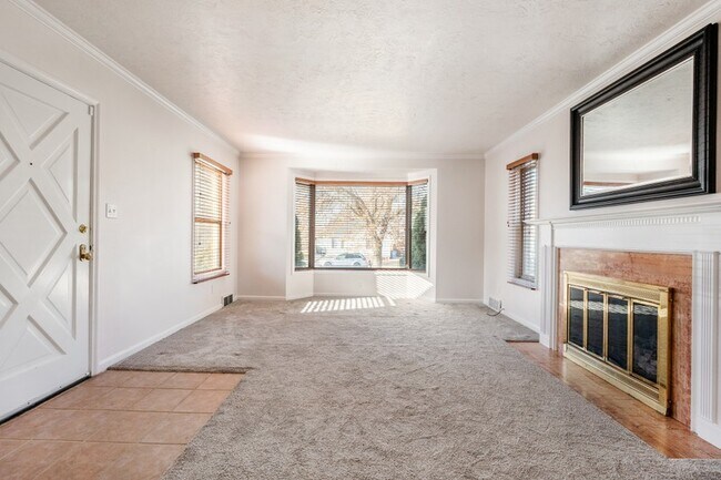 Building Photo - 2683 Glenmare St